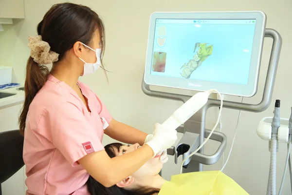 インプラントやマウスピース矯正など幅広い診療が学べます！